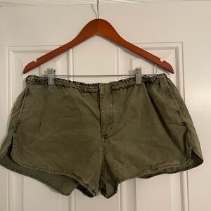 Urban Outfitters Cargo Zip Lock Shorts (Size M) Army Green